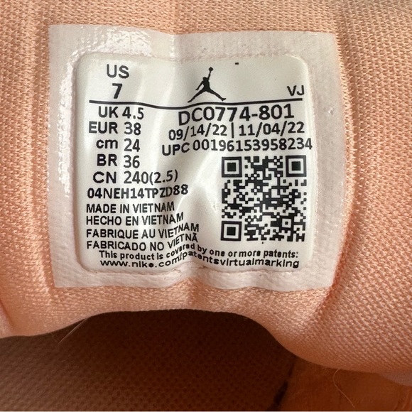 Nike Air Jordan 1 Low - Picture 7 of 8